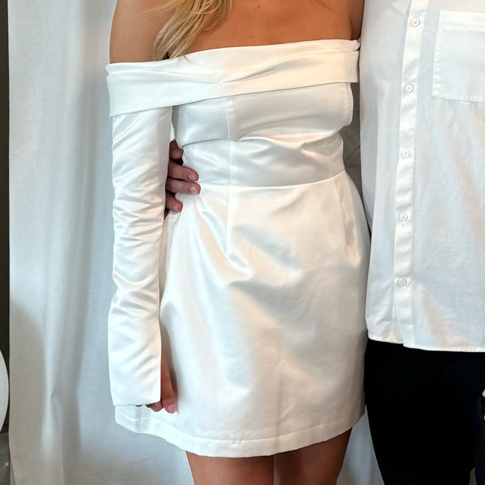 OddMuse white dress